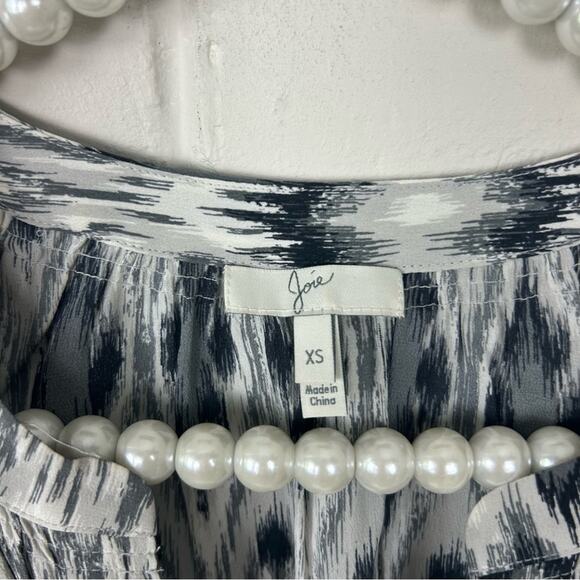 Joie Ikat Patterned 100% Silk Blouse Size XS - Picture 5 of 8